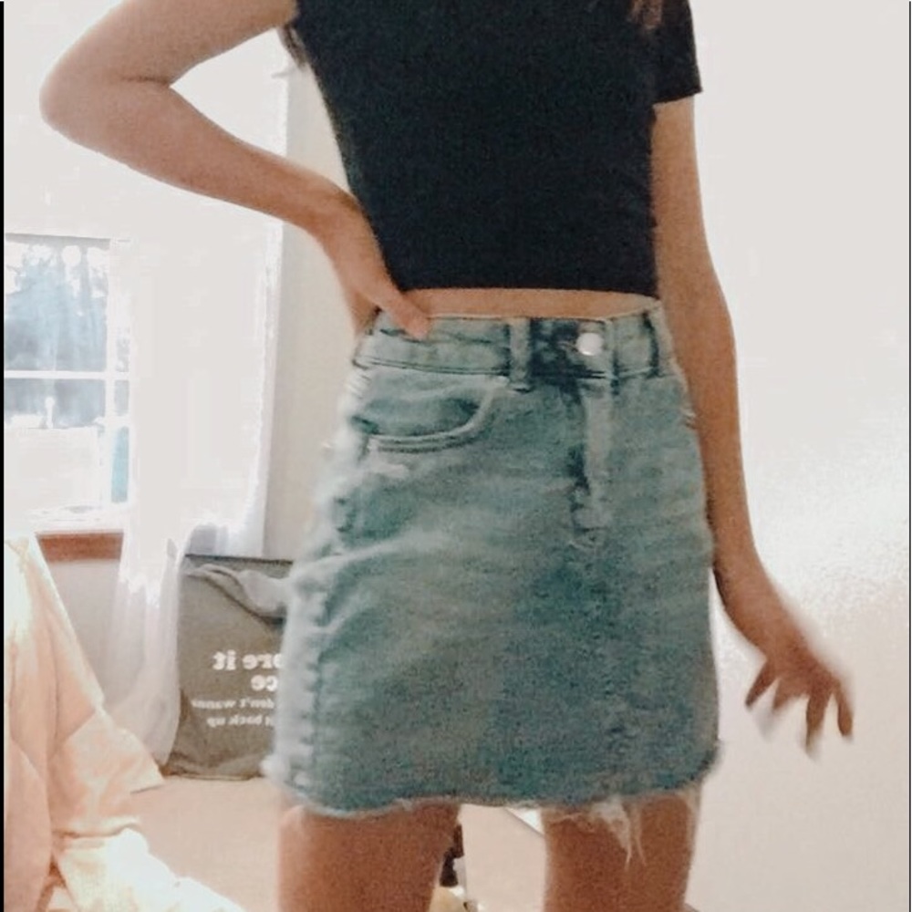 ✨Distressed Edge Skirt✨